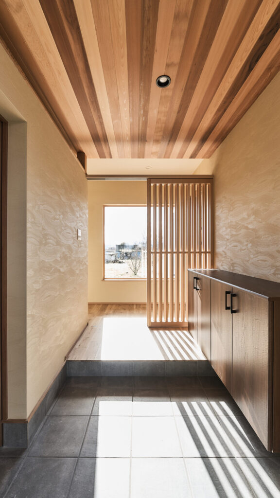 心地よく暮らす、つかず離れずの和モダン二世帯住宅