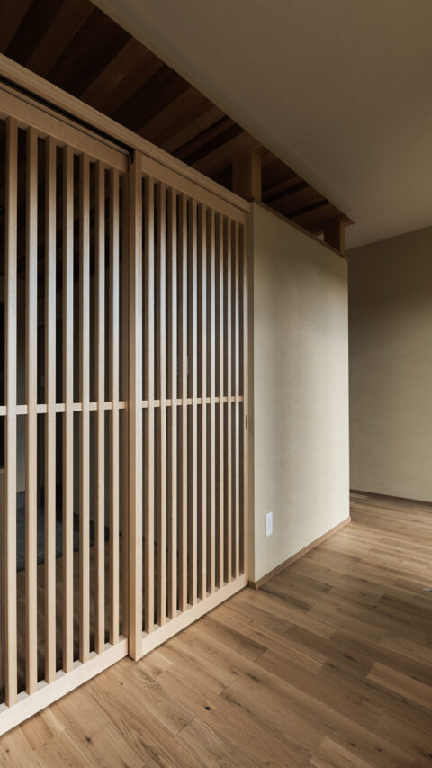 心地よく暮らす、つかず離れずの和モダン二世帯住宅