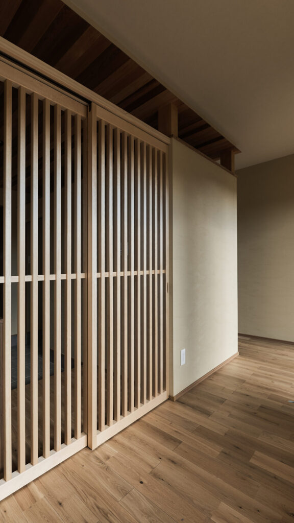 心地よく暮らす、つかず離れずの和モダン二世帯住宅