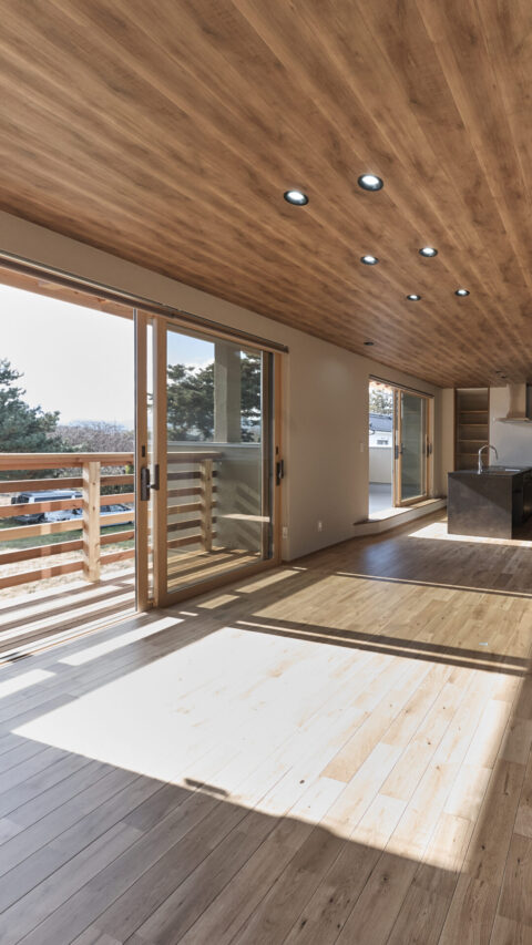 心地よく暮らす、つかず離れずの和モダン二世帯住宅