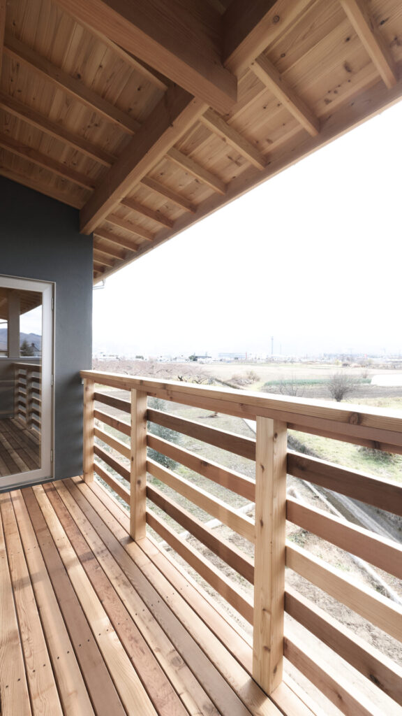 心地よく暮らす、つかず離れずの和モダン二世帯住宅