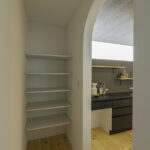 大胆な土間ダイニングとカフェ風キッチンのある注文住宅