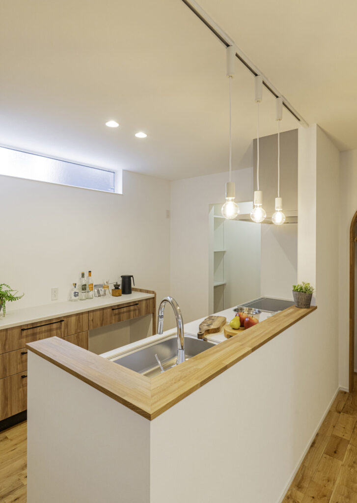 外観のかわいらしさと木のぬくもり。等身大で叶えた、私たちらしい理想の住まい。