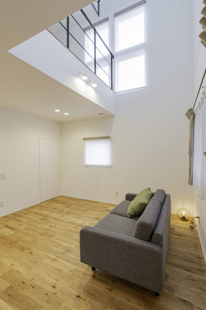 ナチュラル×大人かわいい空間で叶える、家族時間を楽しむ家