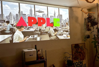 テレビは置く？壁に掛ける？それとも・・