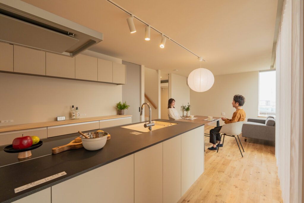 暮らしの変化に寄り添う半平屋の家｜家事ラク動線と和モダンが調和する住まい