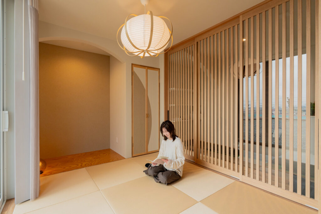 暮らしの変化に寄り添う半平屋の家｜家事ラク動線と和モダンが調和する住まい