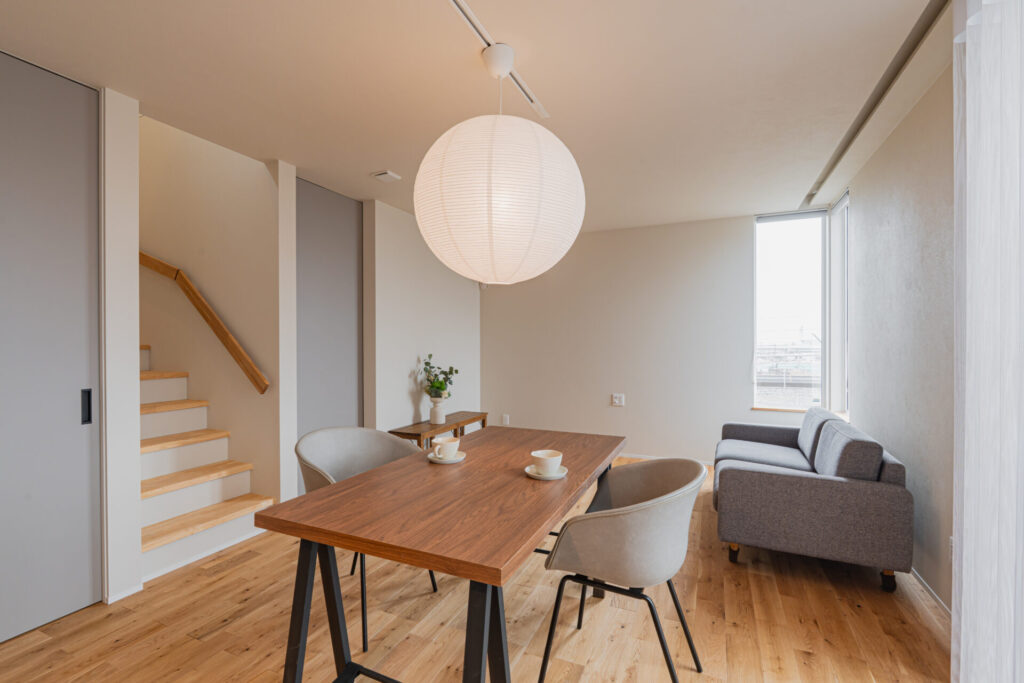 暮らしの変化に寄り添う半平屋の家｜家事ラク動線と和モダンが調和する住まい