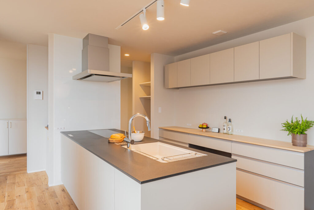 暮らしの変化に寄り添う半平屋の家｜家事ラク動線と和モダンが調和する住まい