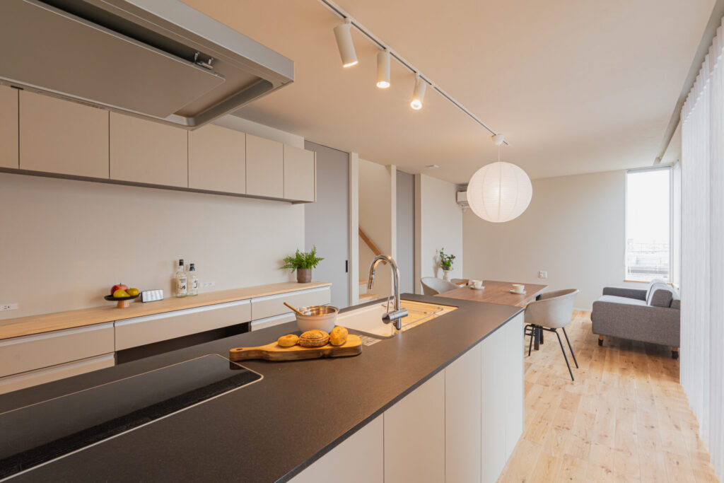 暮らしの変化に寄り添う半平屋の家｜家事ラク動線と和モダンが調和する住まい