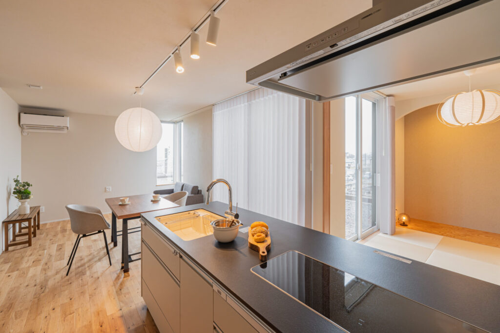 暮らしの変化に寄り添う半平屋の家｜家事ラク動線と和モダンが調和する住まい