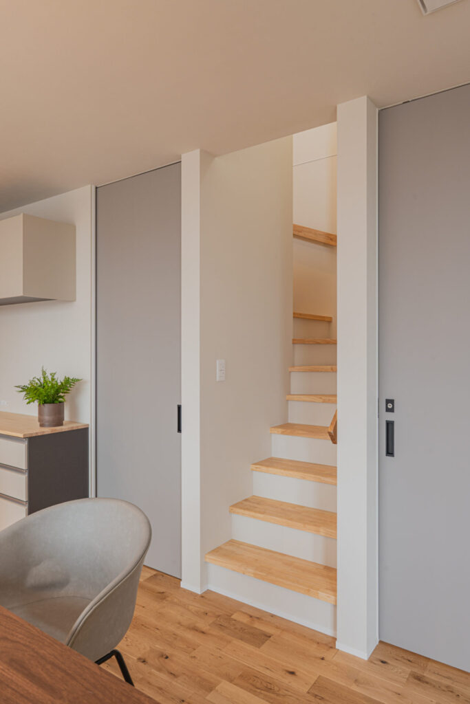 暮らしの変化に寄り添う半平屋の家｜家事ラク動線と和モダンが調和する住まい