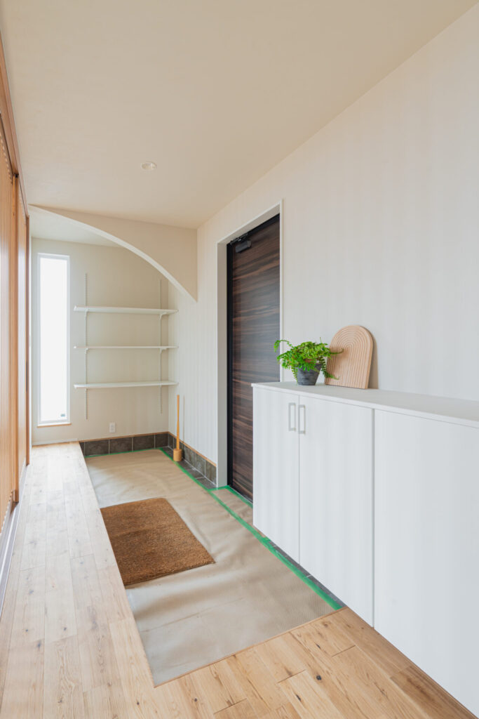 暮らしの変化に寄り添う半平屋の家｜家事ラク動線と和モダンが調和する住まい